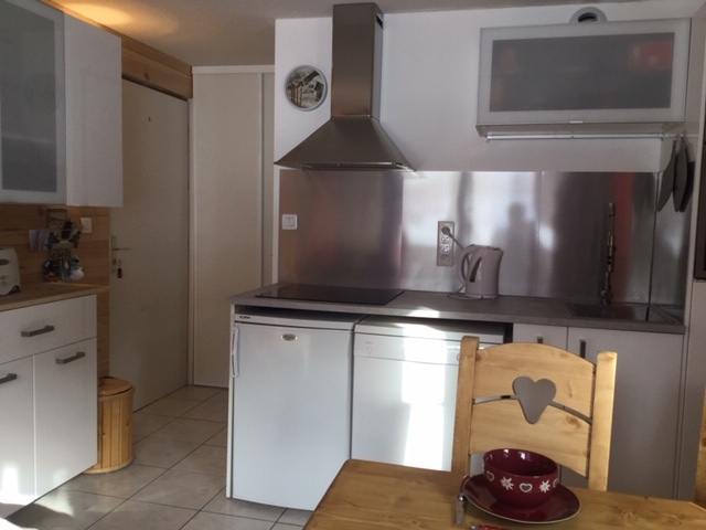 1 Vue sur entrée et cuisine.JPG