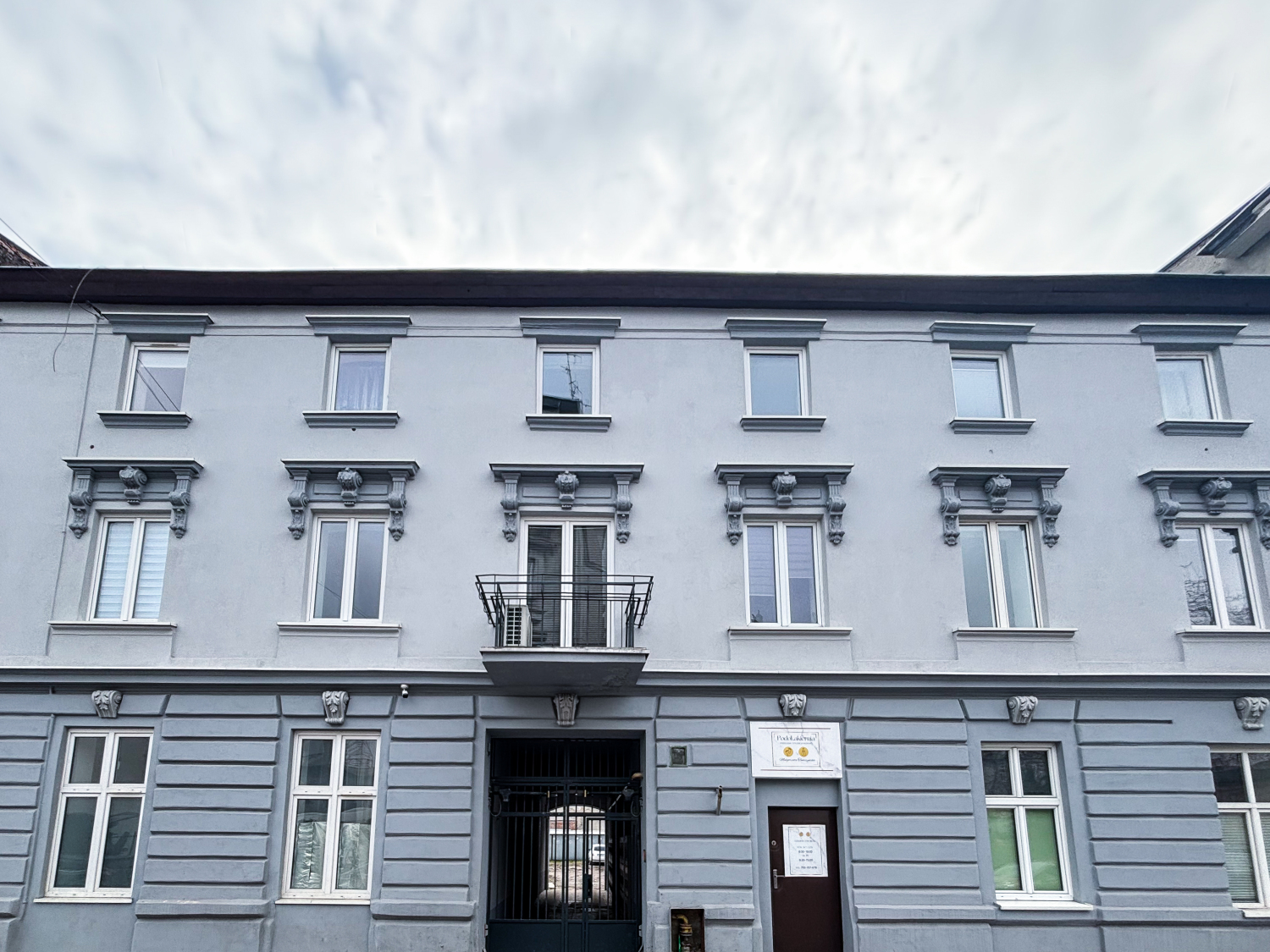 wjazd do budynkklatka schodowa nawrot 55a-06.jpg