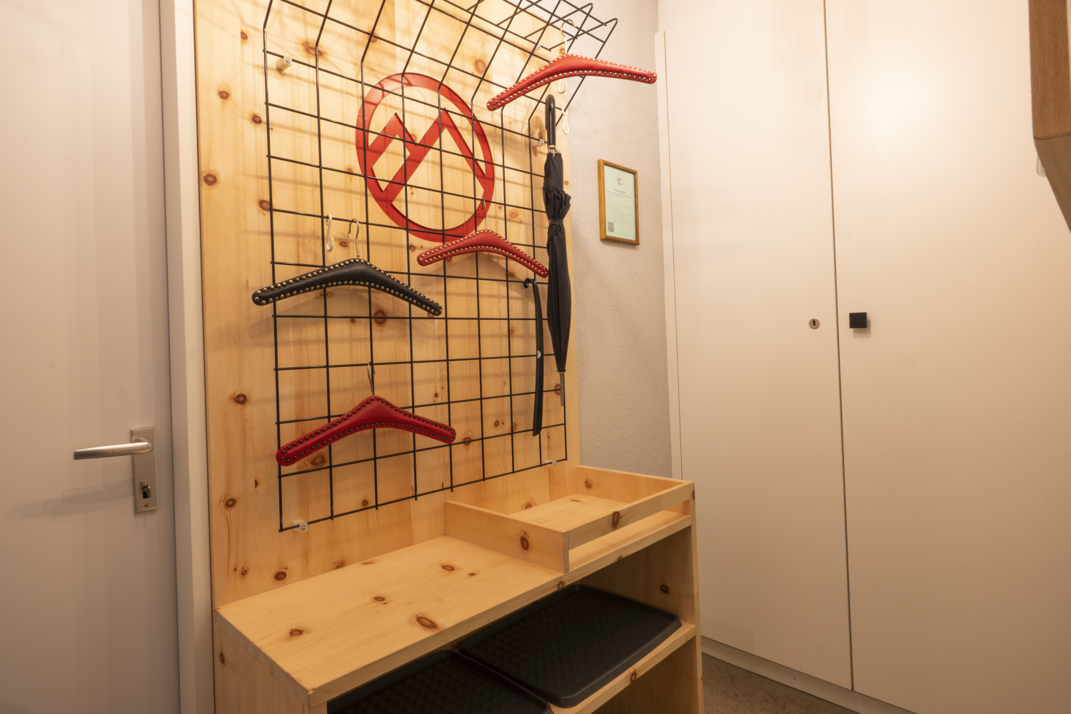 Garderobe Casa Irmella 12 Arosa.jpg