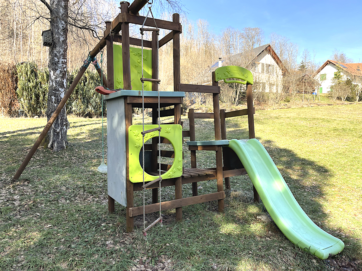 Maison jardin jeux enfants.jpg