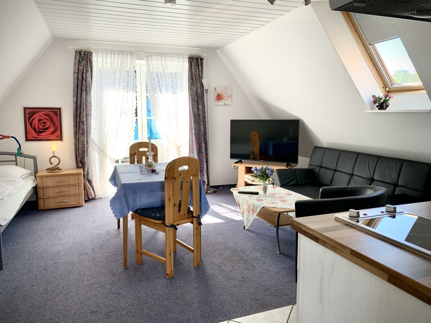 Haus Aquamarin-Urlaub-Buesum-Ferienwohnung-Strand-Nordsee-Smaragd-Ecke-Fernseher.jpeg