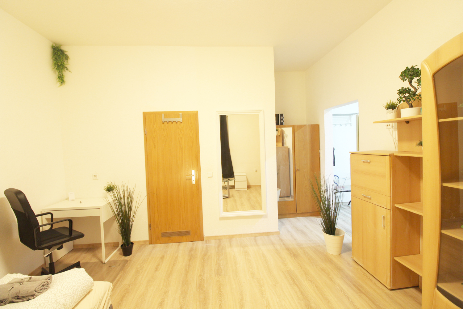 2022-03-17 - huge living room.jpg