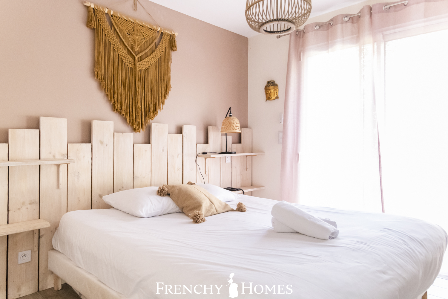 FrenchyHomes24Logo-394.jpg
