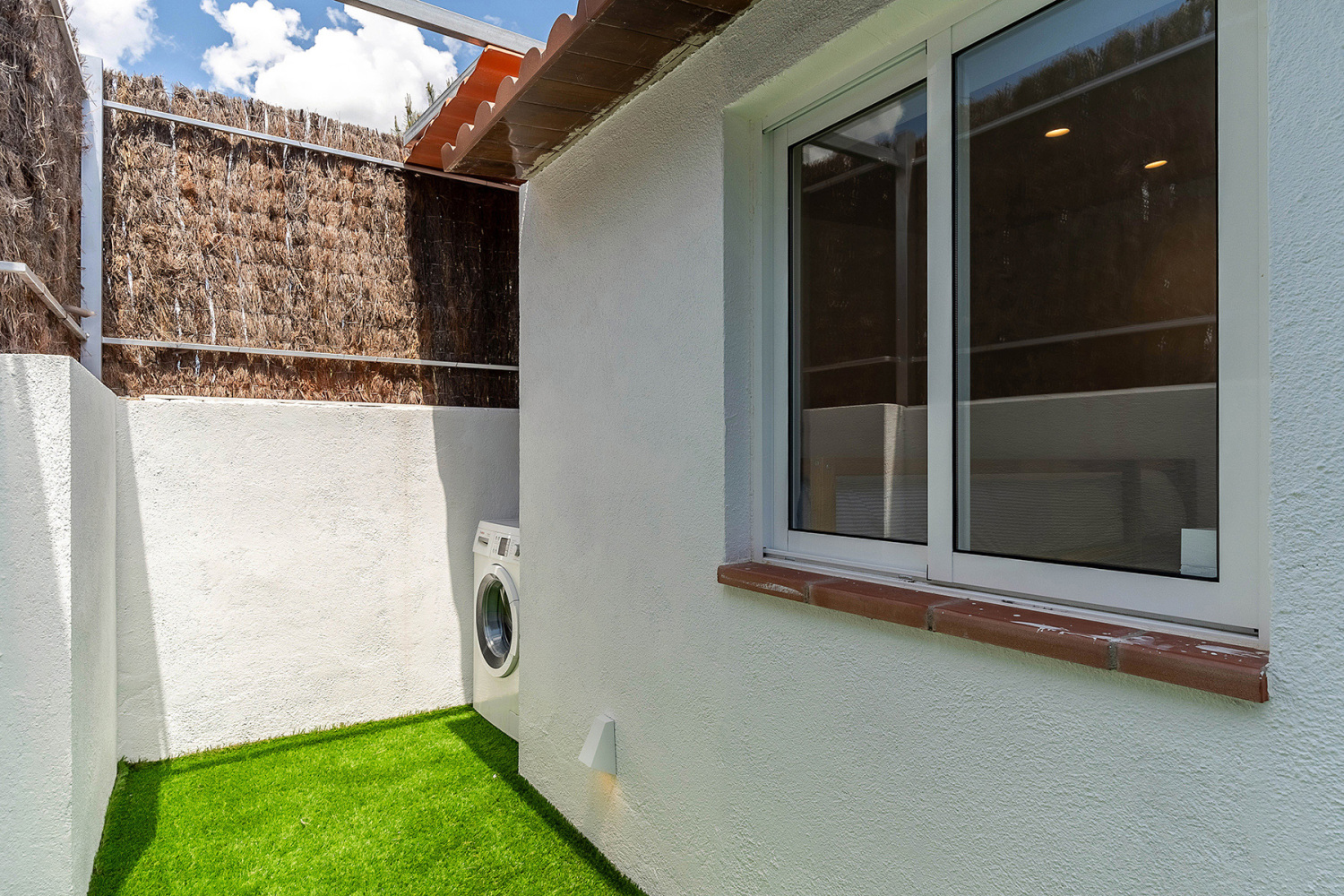 HOLIDAY Jijo 3 WEB (2).jpg