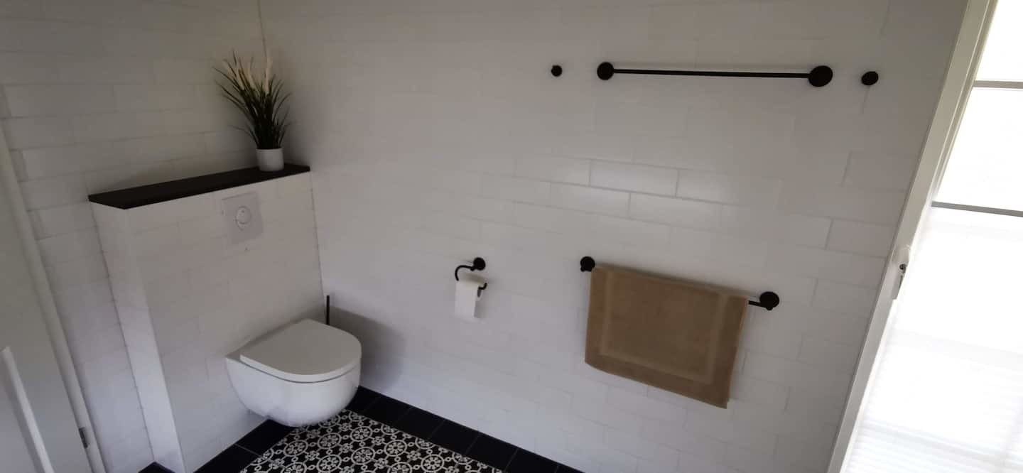 Badezimmer I im EG-1.jpg