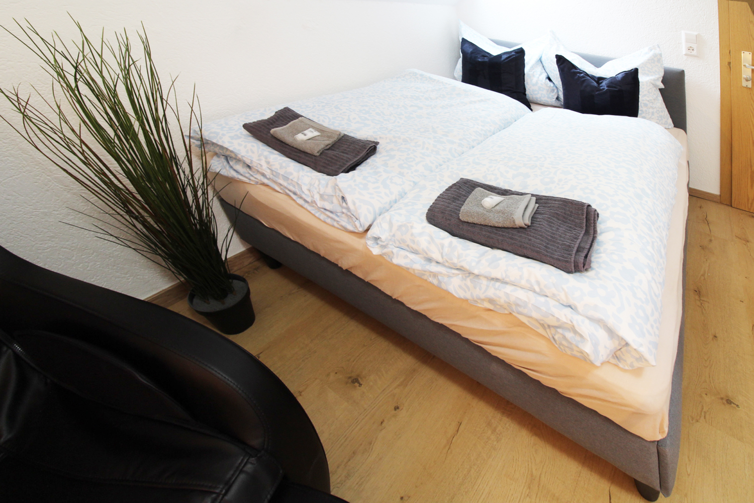 2025-03-21 - bett closer_b.jpg