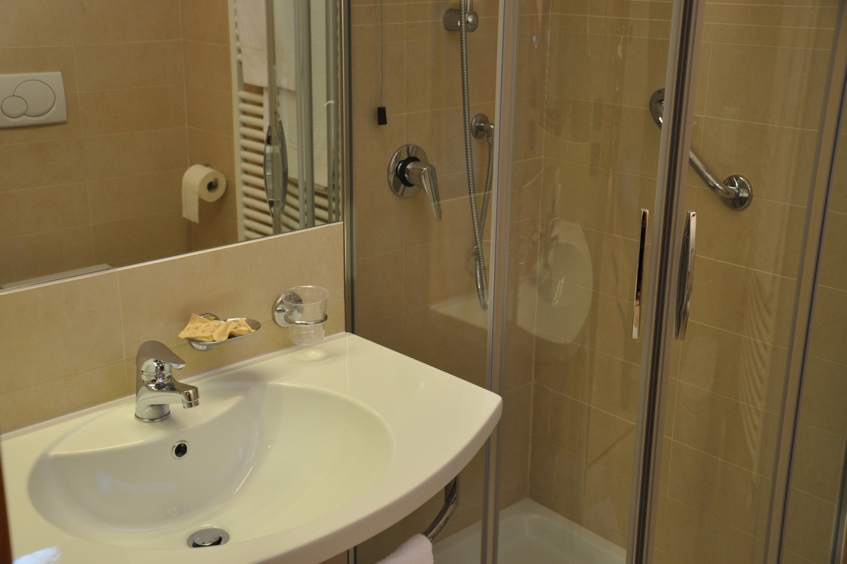 adriabella casa sanboldo appartamento manin 10 interni bagno.jpg