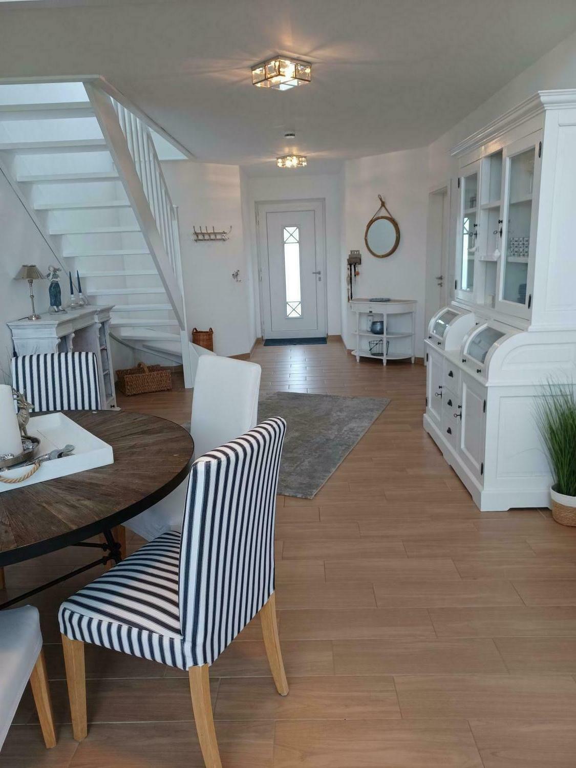 6 Blick in die Diele.jpg