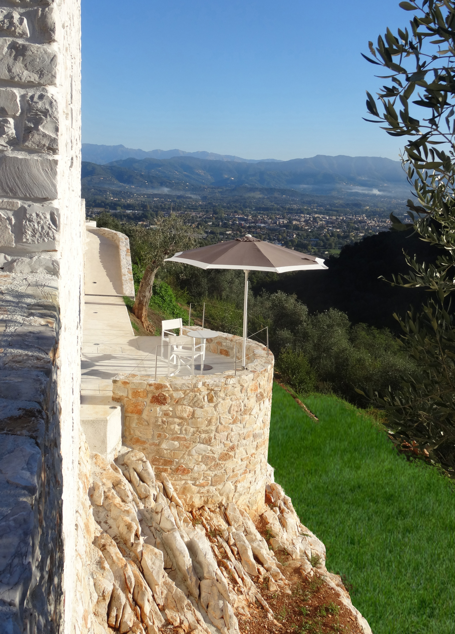 OUTSIDE AREA  (17).jpg