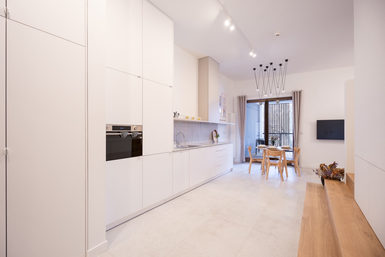 przestronne mieszkanie w centrum z widokiem na park airbnb.jpg