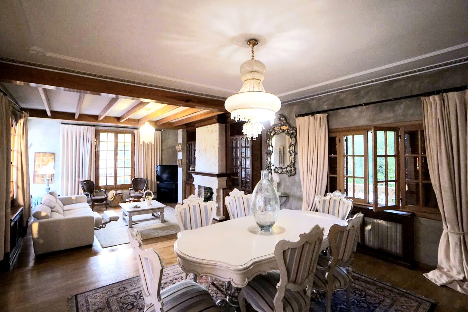 SALON MUNAR I (3).jpeg