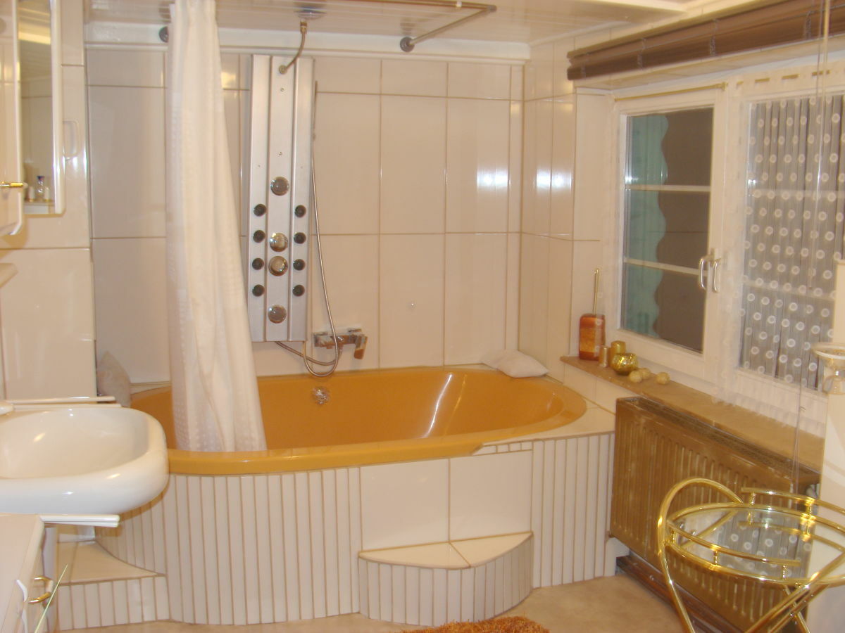 2-p-gr-colani-badewanne.jpg