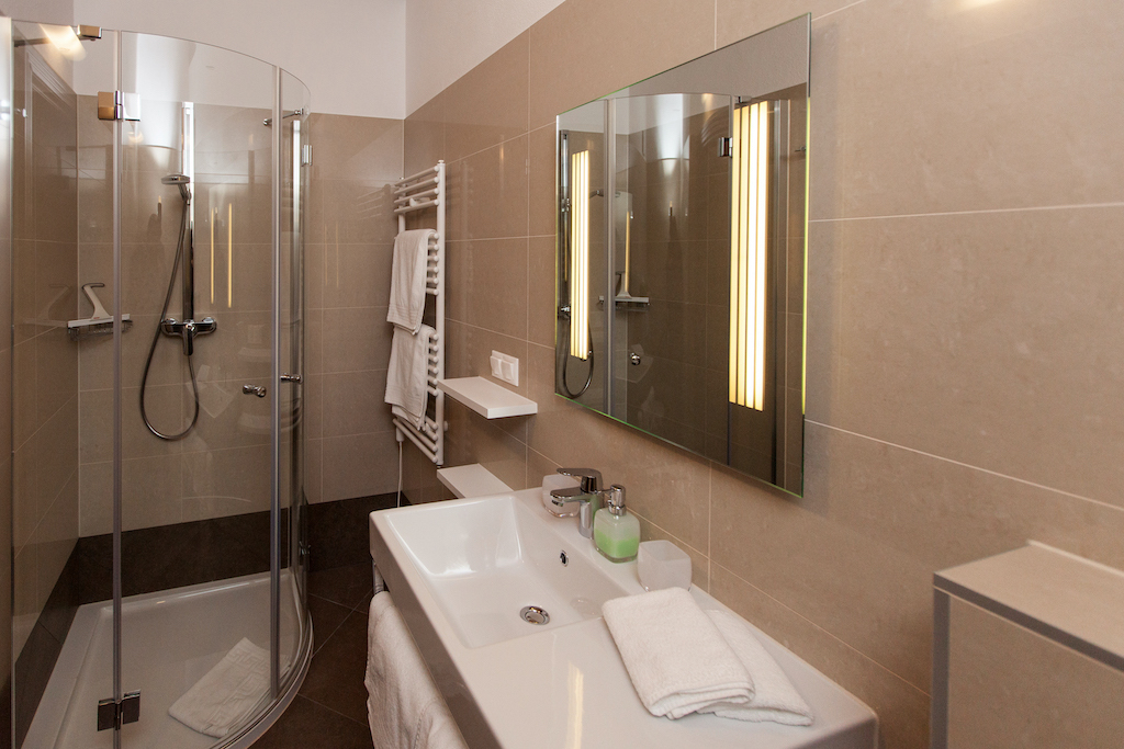 042-V.VALLIS Bathroom I.jpg