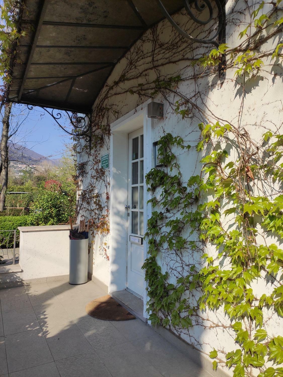 Entrata appartamenti.jpg