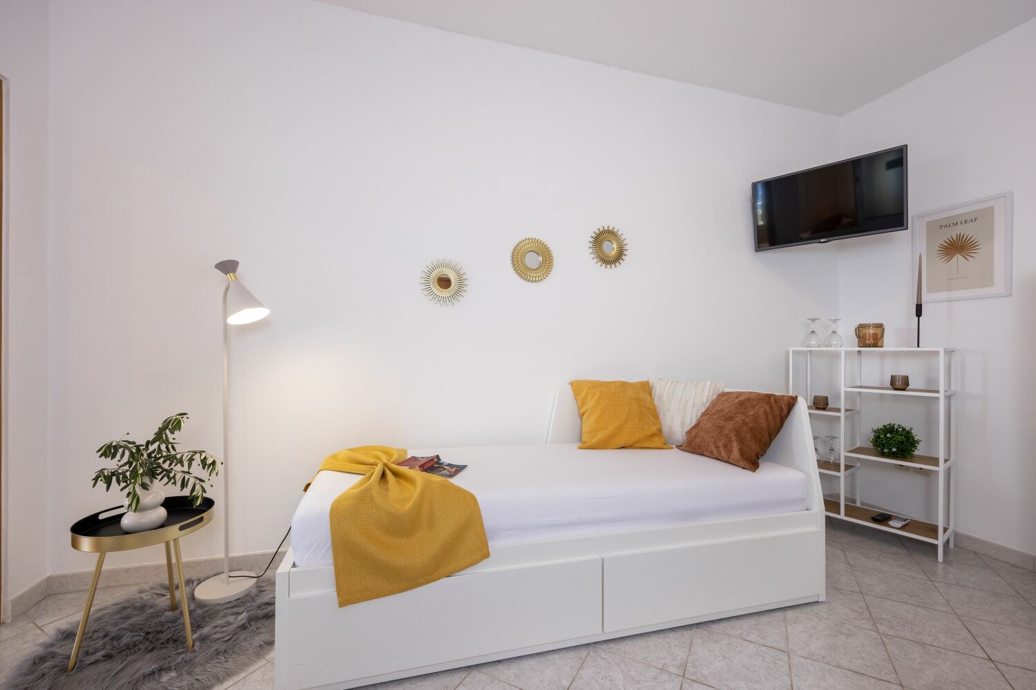 2_a22_interior5 - tiny800kb.jpg