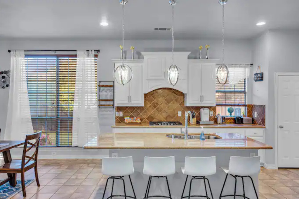 Larreta Airbnb pics .png