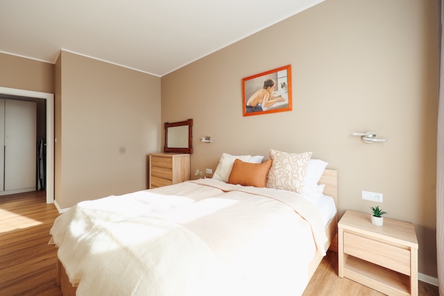 przestronna sypialnia master mieszkanie airbnb booking Łódź.jpg