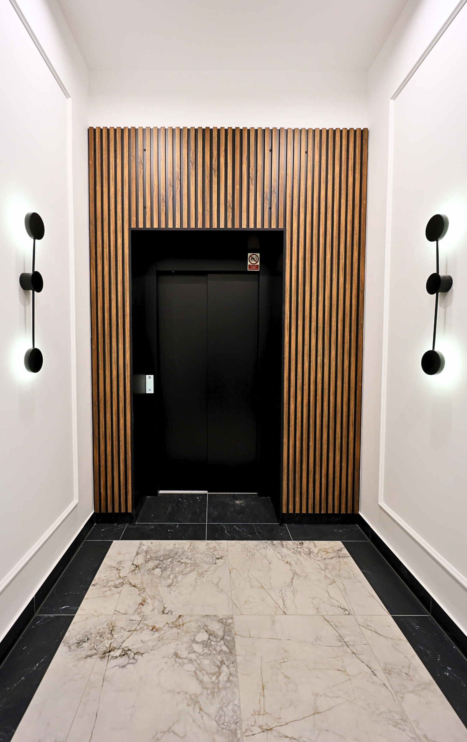 wejście do windy nawrot.jpg