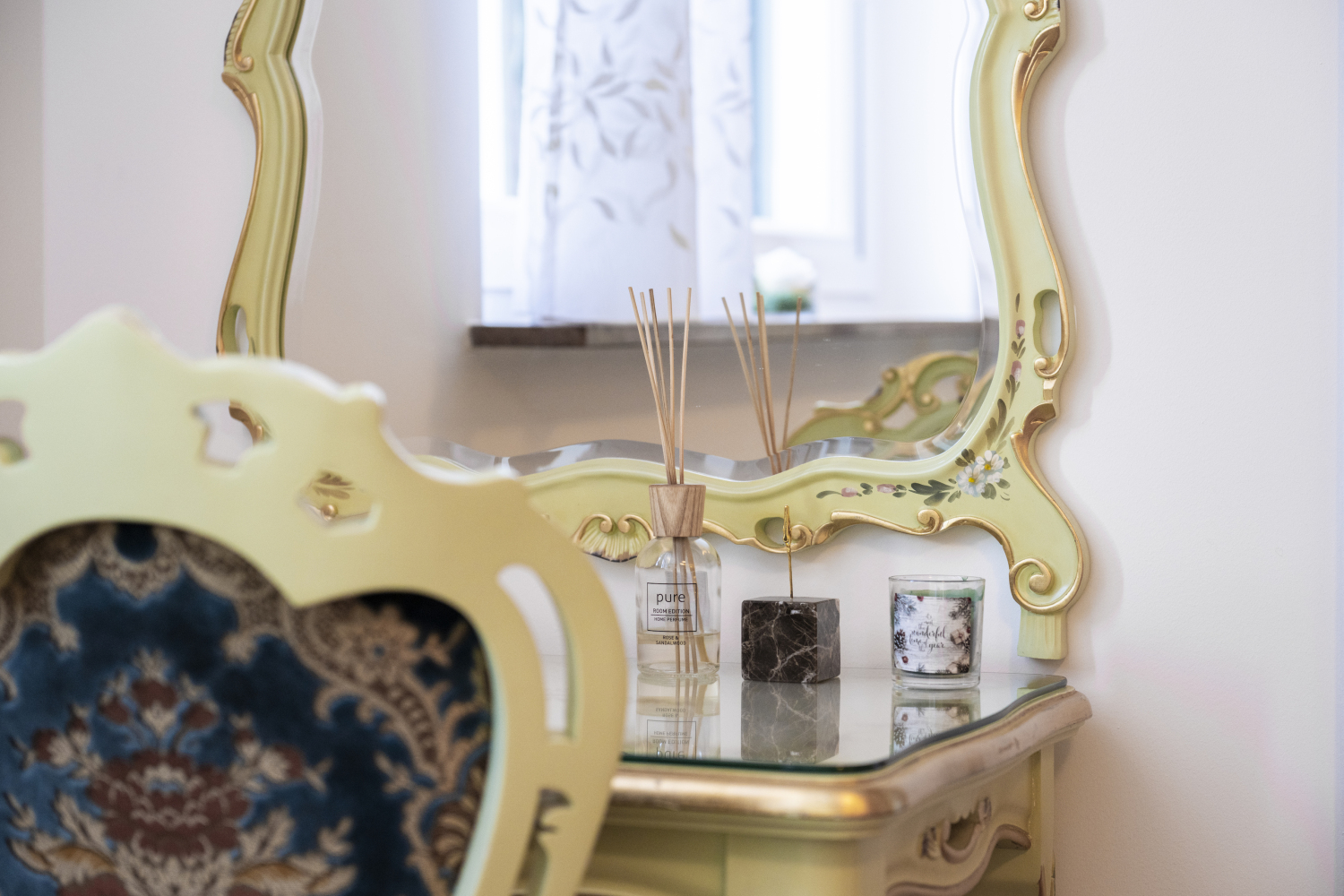 _MAX8685Bild im Spigel verschwomen.jpg