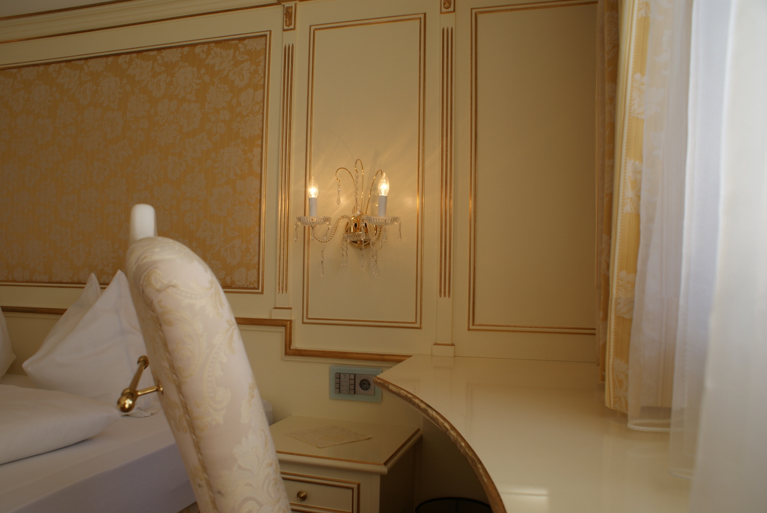 DZ Elegance Schreibtisch.JPG