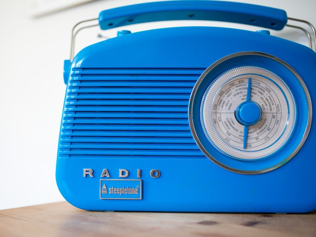 Retro radio.jpg