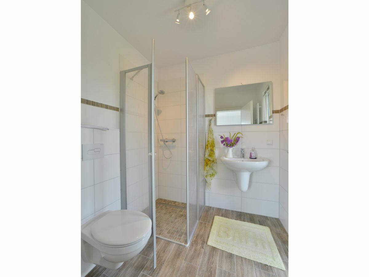 bad-mit-dusche-und-wc.jpg