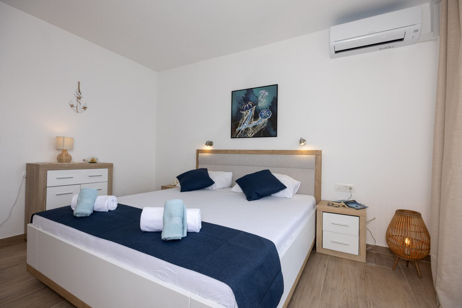 6_a42_bedroom1_4c - tiny800kb.jpg