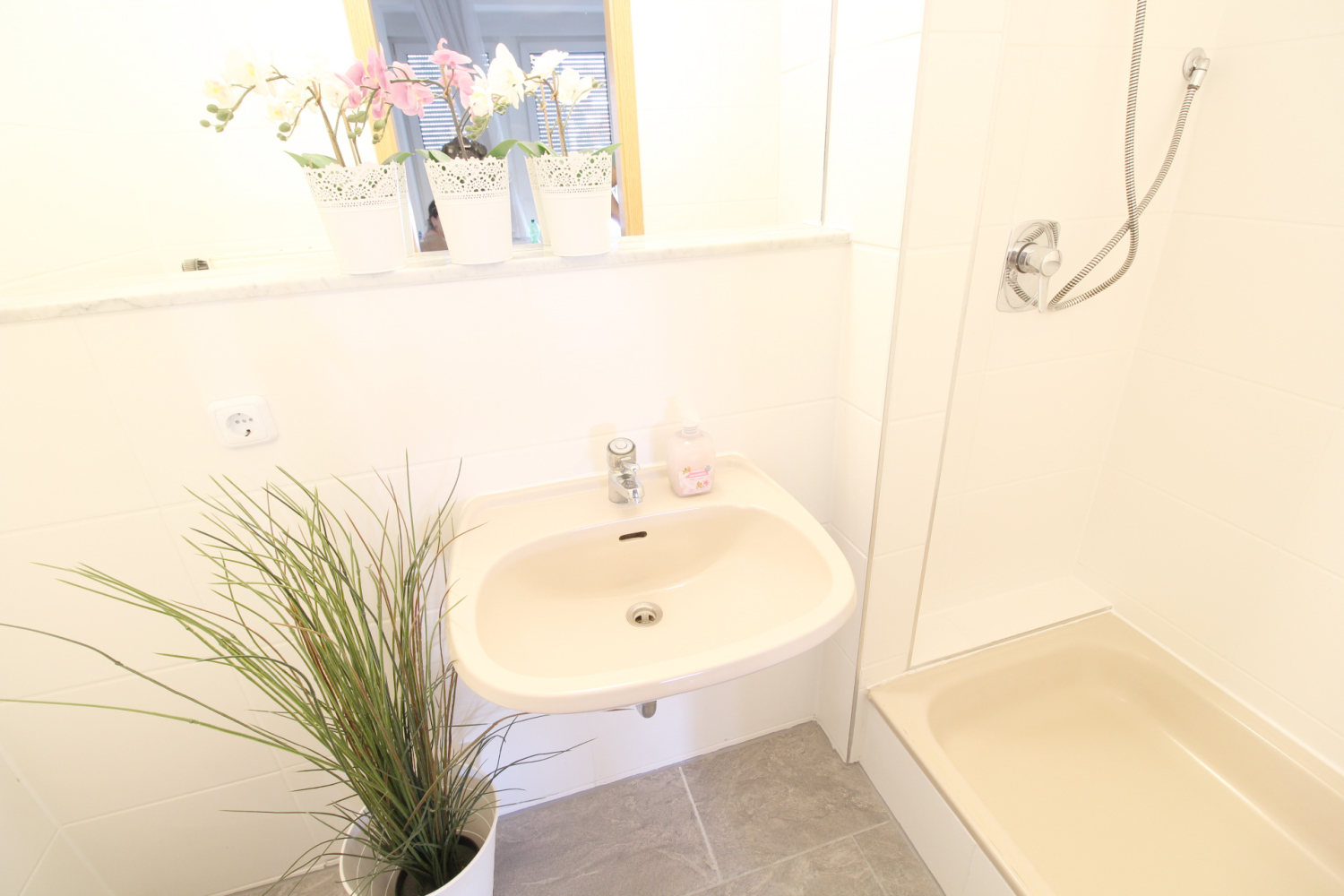 2022-04-13 - bathroom-c_b.jpg