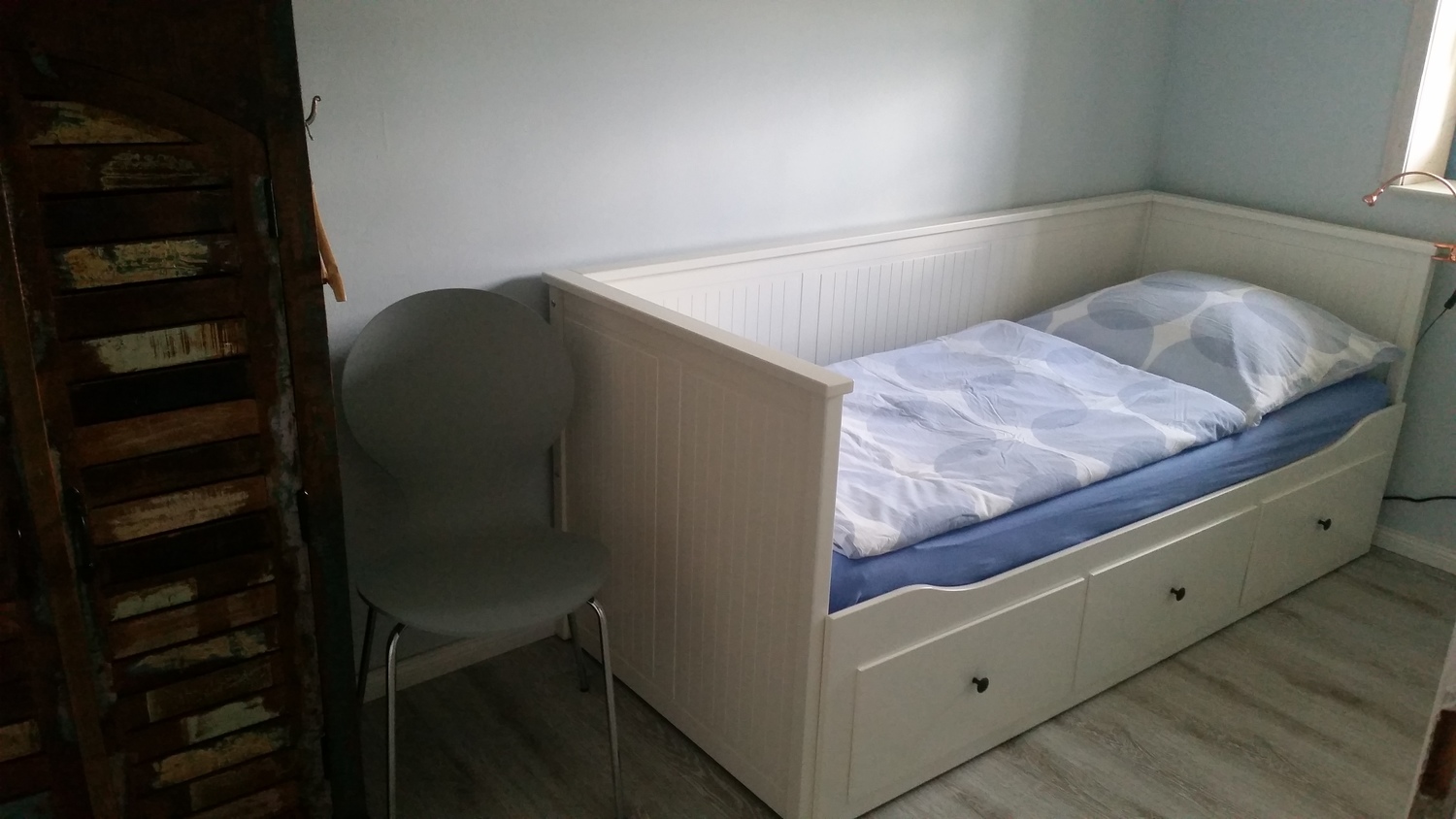 Fewo Oie Kinderzimmer, das Bett lässt sich ausziehen  auf 160x200m.jpg