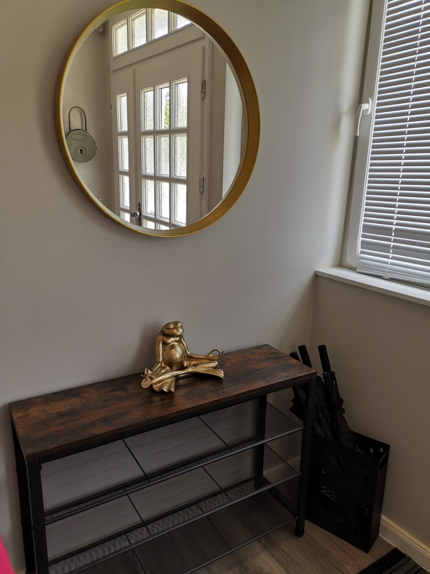 Schuhregal im EG.jpg