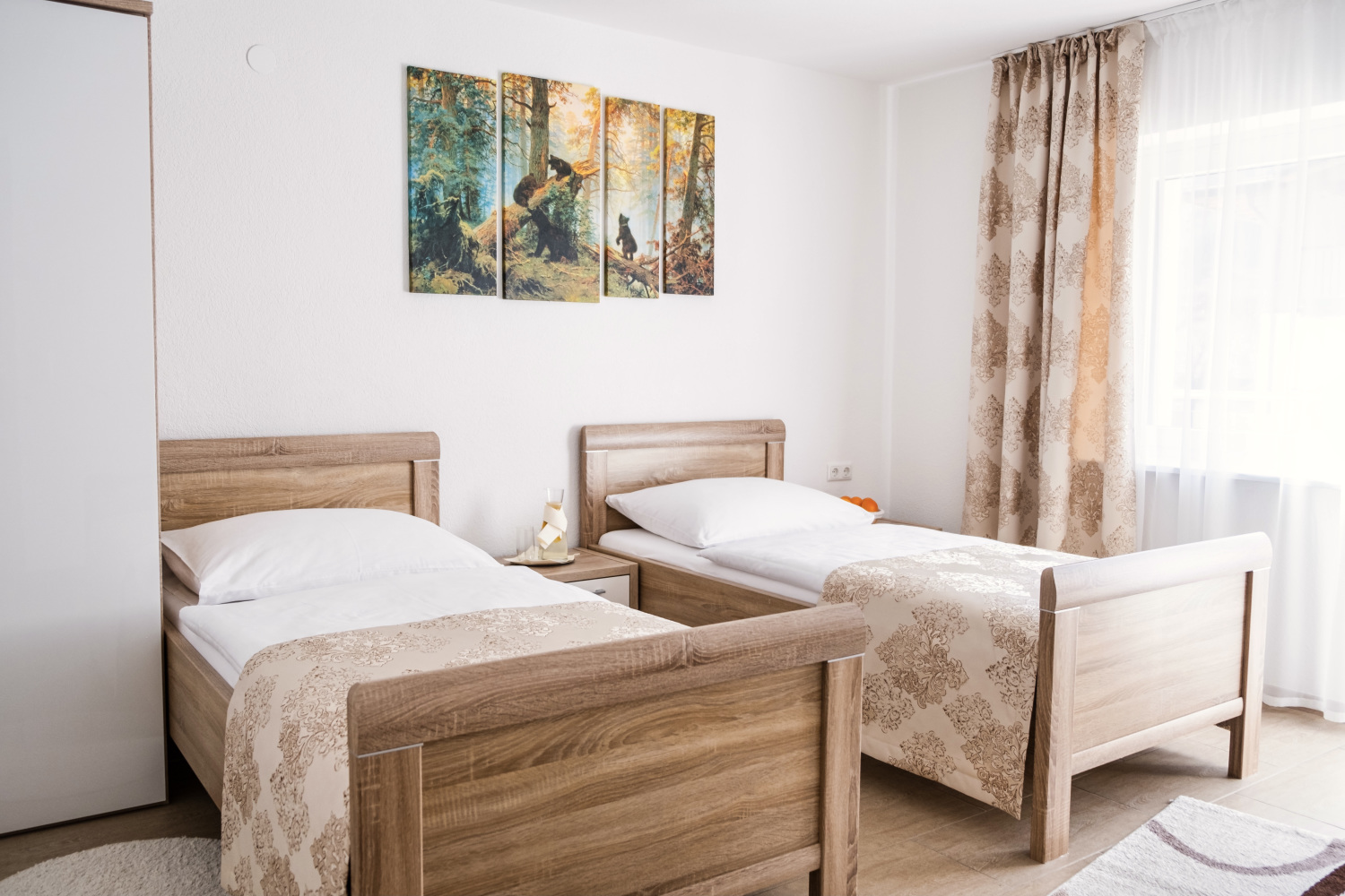7 Schlafraum Bett Bedroom Apartments Davydov Ferienwohnung Appartement Bad Hofgastein Gastein Salzburg.JPG