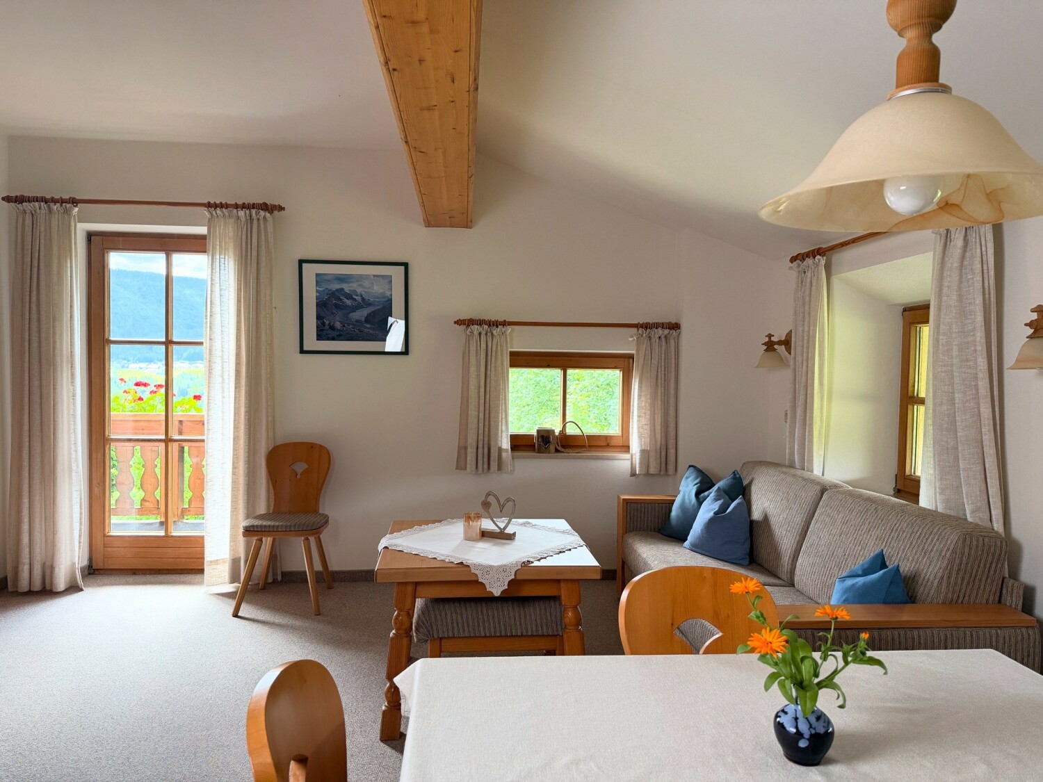 Gästehaus Hausenbauer Kaiserblick Wohnzimmer 1.jpg