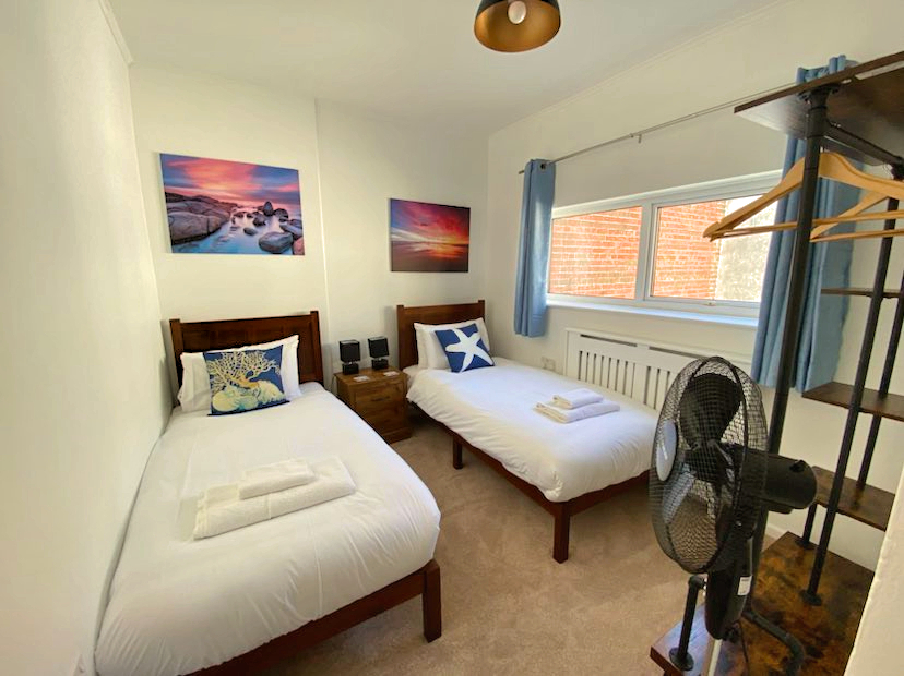 3rd bedroom air bnb.jpg