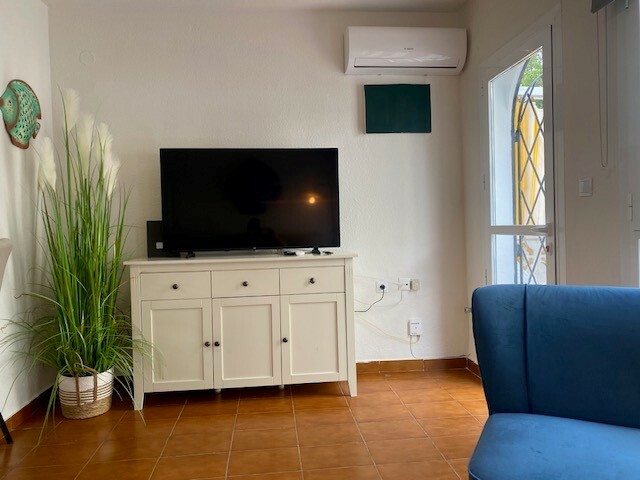 pic living room 2.jpg