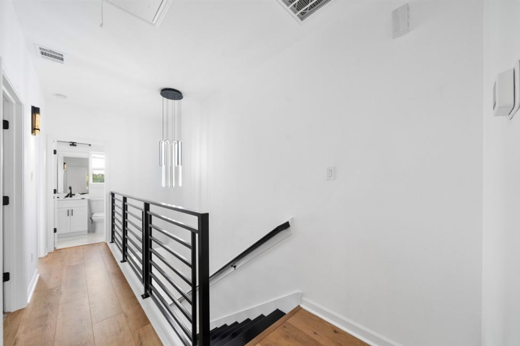 Airbnb pics  (7).png