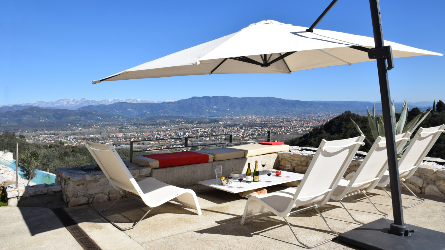 OUTSIDE AREA  (7).jpg