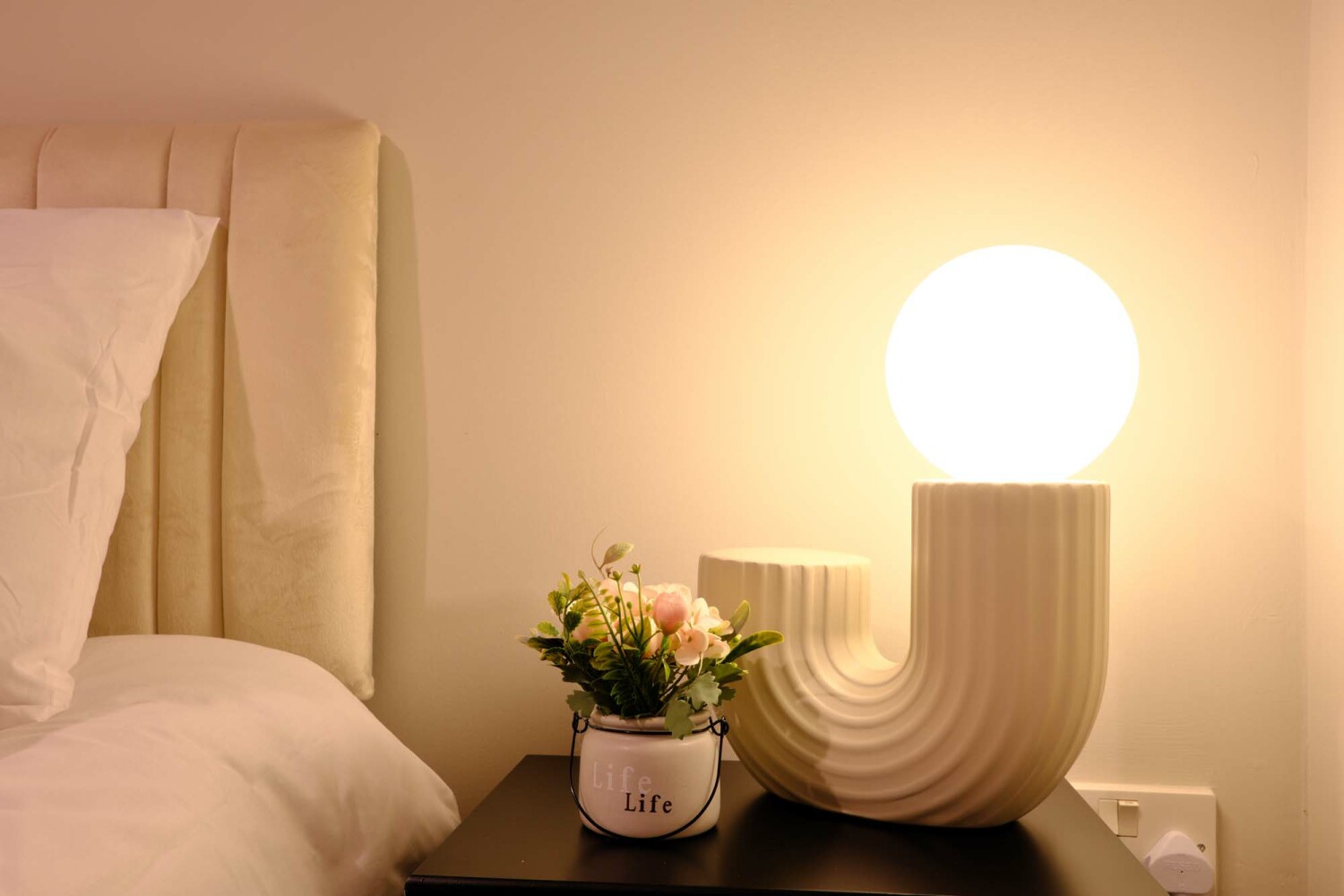 bedside_lamp.jpg