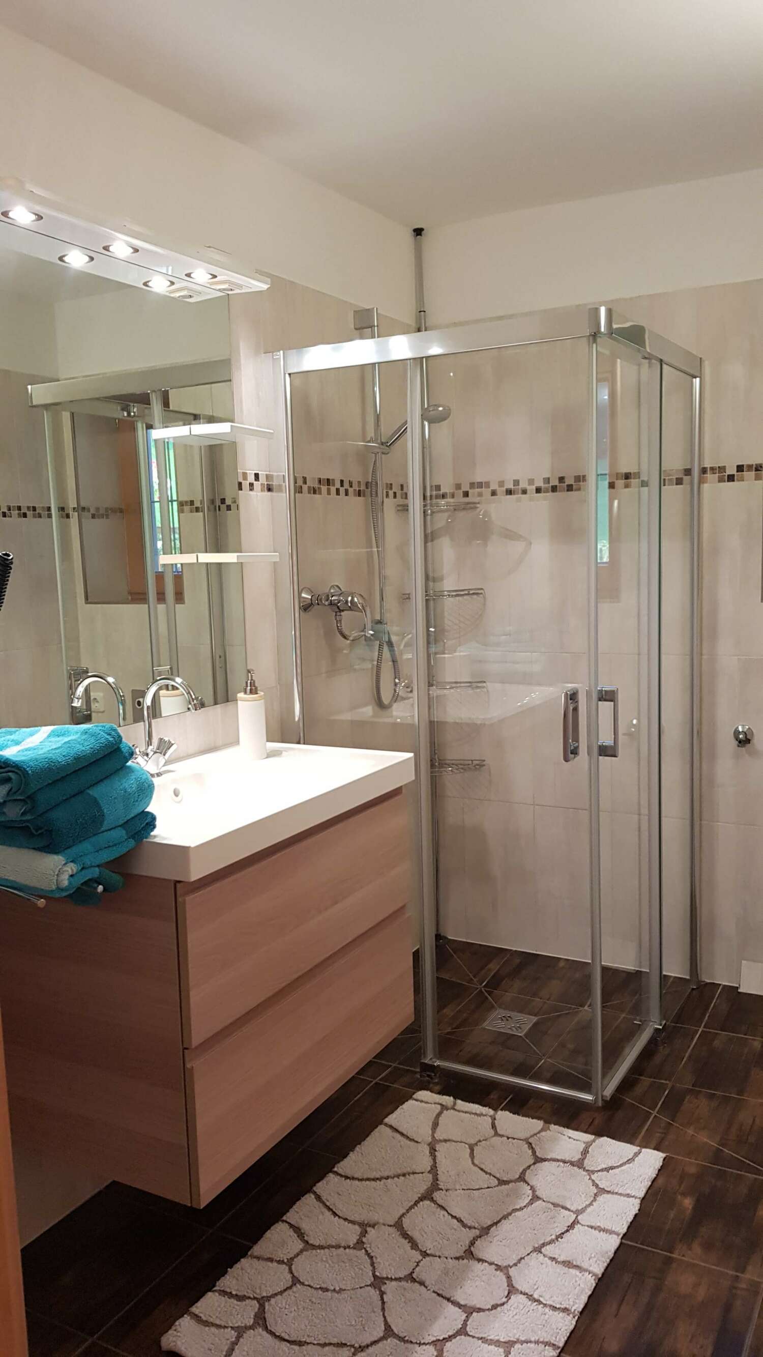 Ferienwohnung Ebbs Badezimmer.jpg