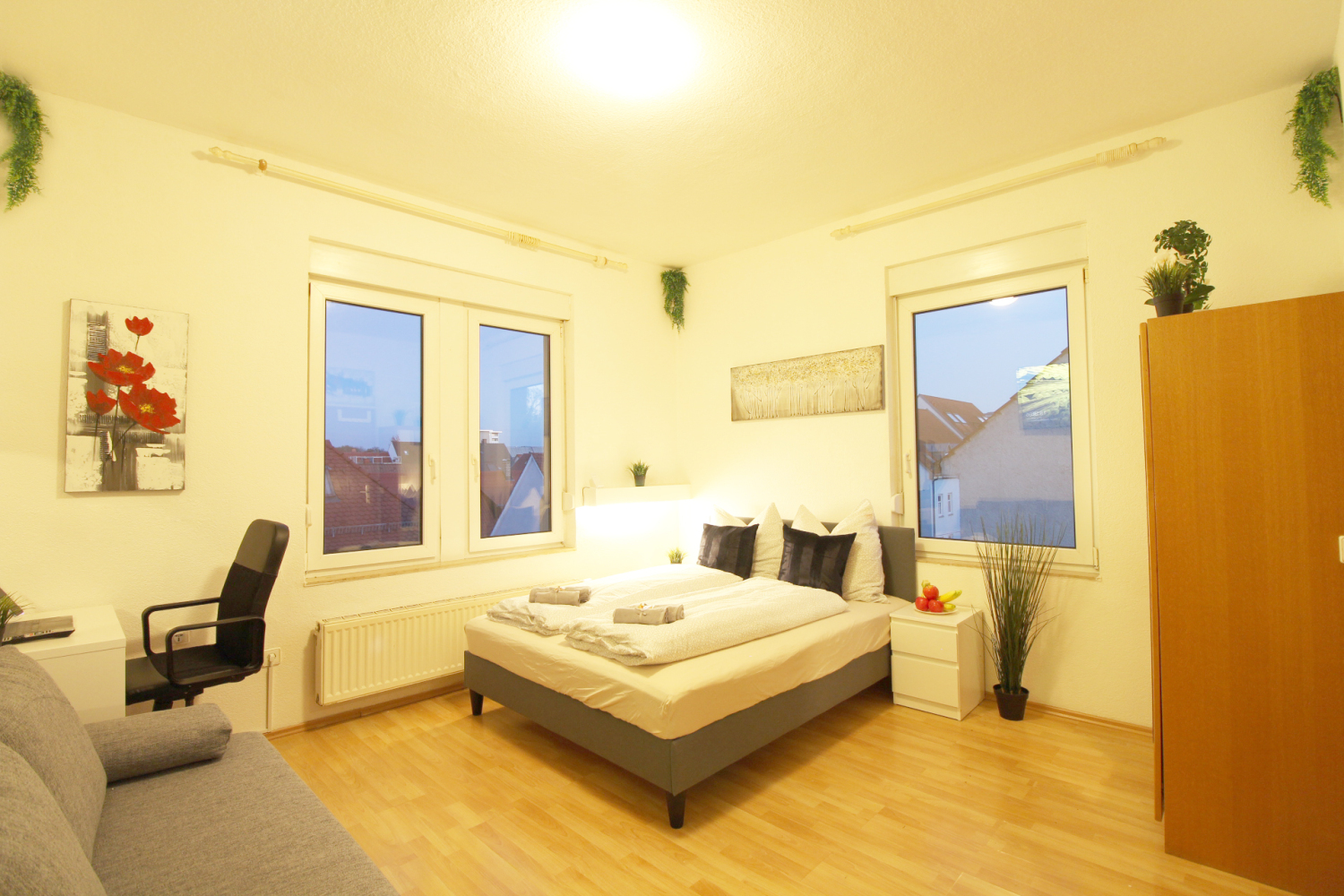 2022-10-26 - 303 - bedroom_b_gardine fehlt.jpg