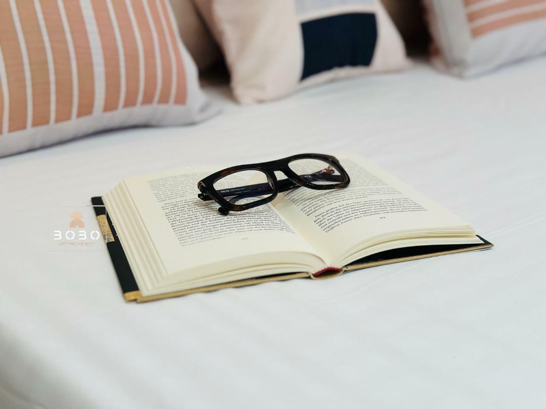 14 Bookin + Lunette.jpg