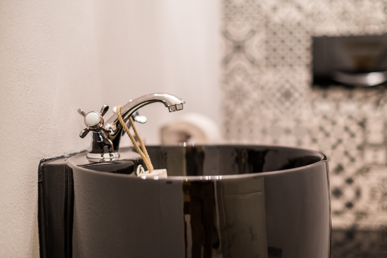 Wasbecken Gäste WC Groß.jpeg