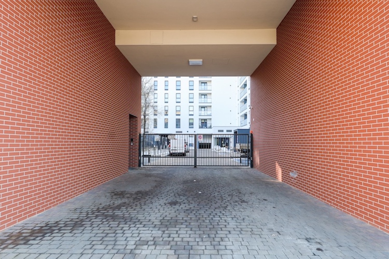 wjazd do budynku koperniks łódź.jpg