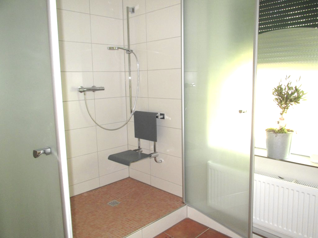 Behindergerechte-Dusche.jpg