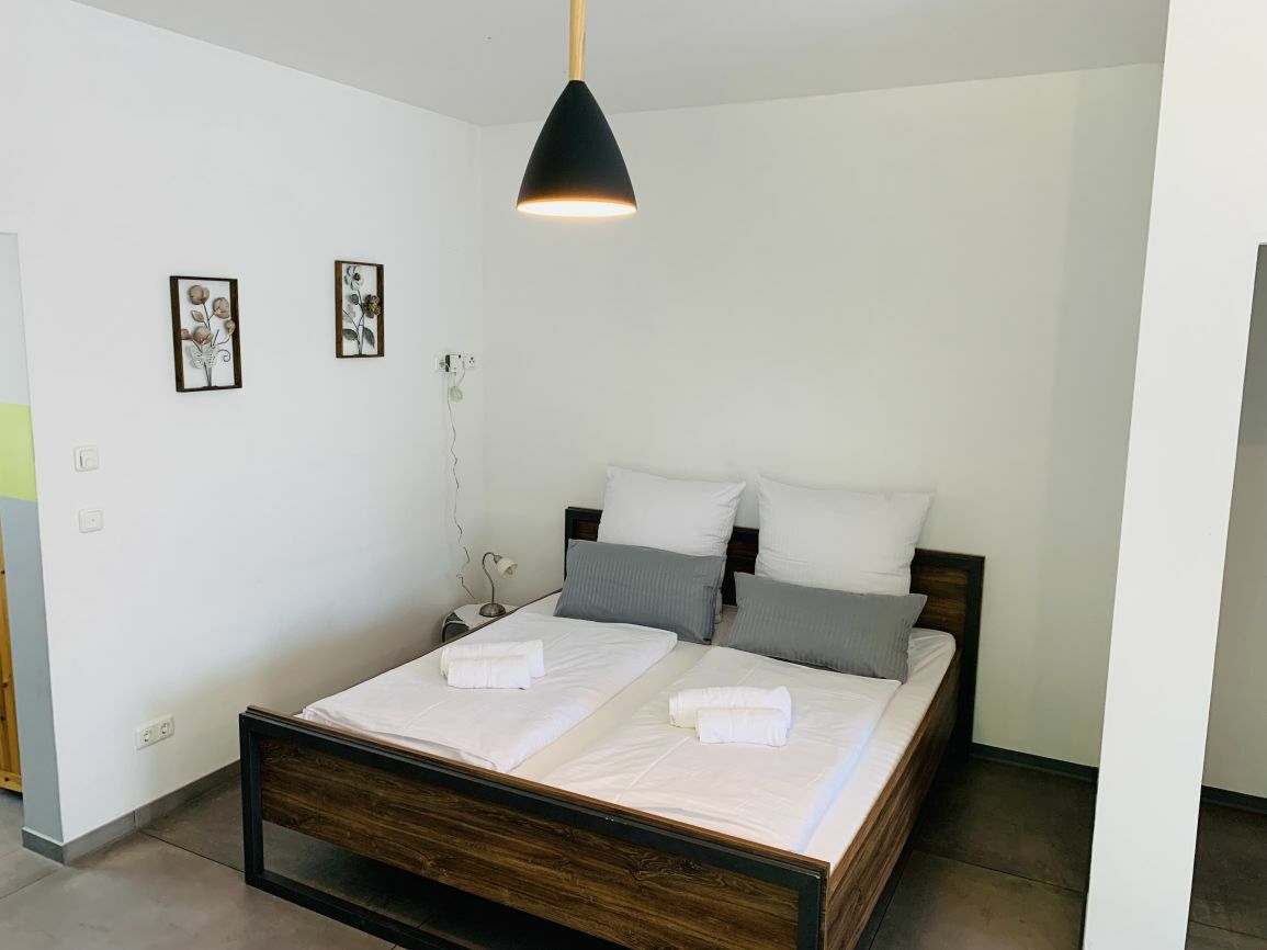 Doppelbett Zimmer 6.jpg