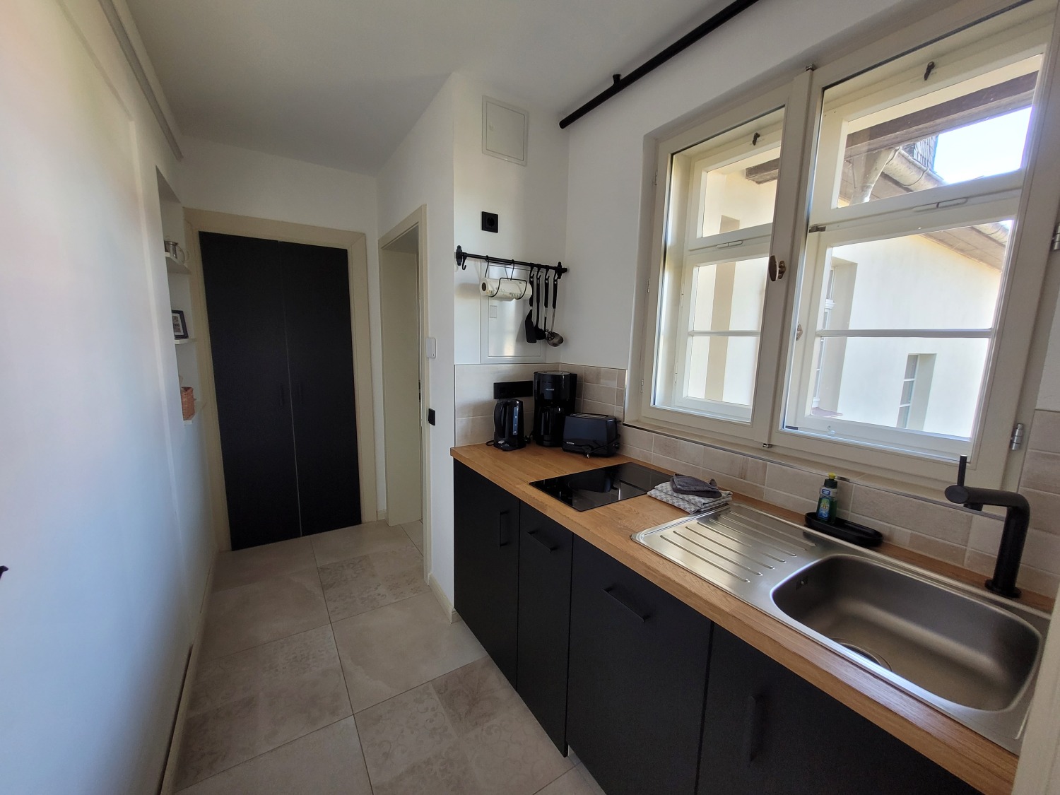 240729_SN_Küchenzeile von Bad.jpg