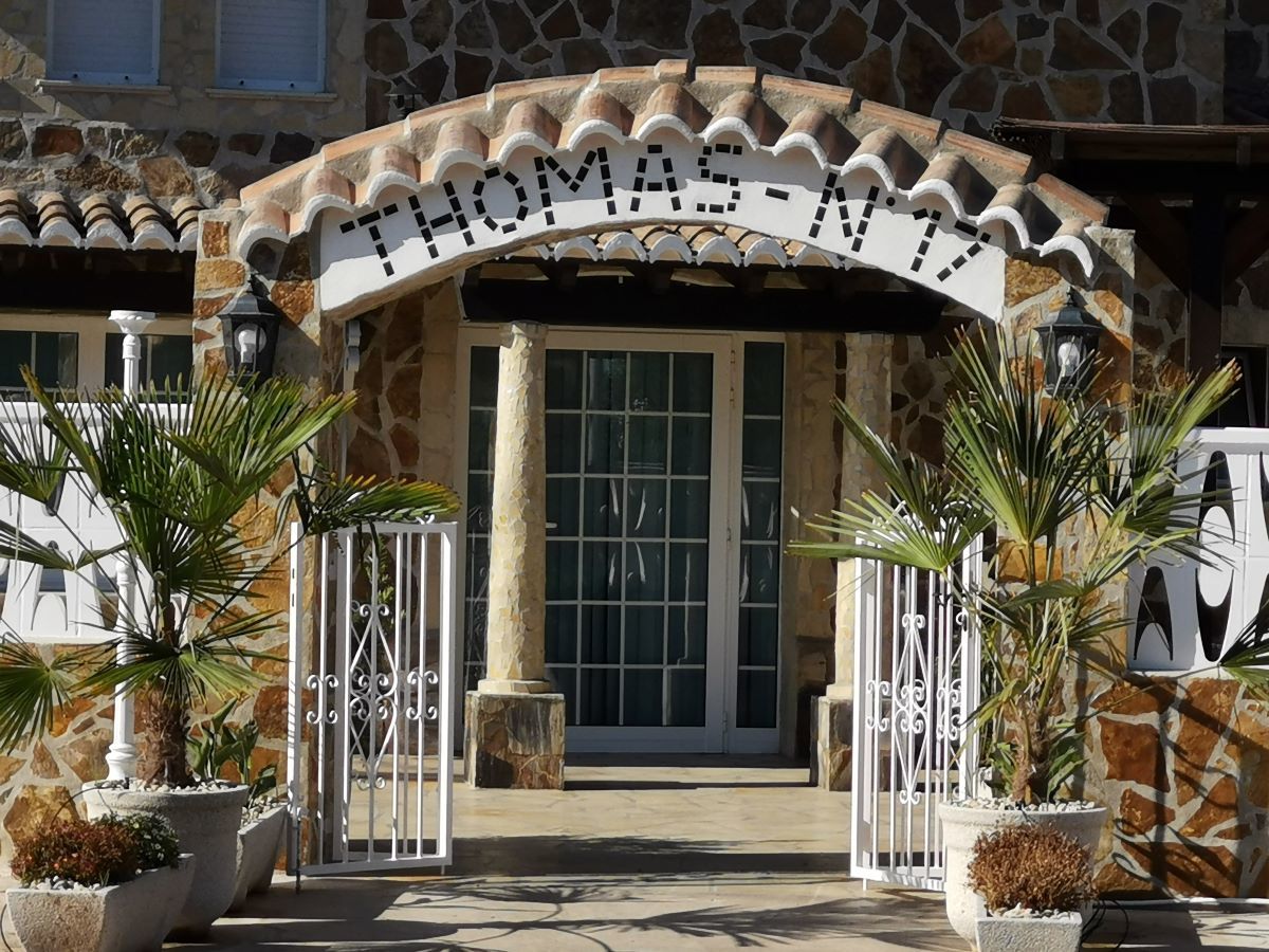 Residencia Thomas Haupteingang-.jpg