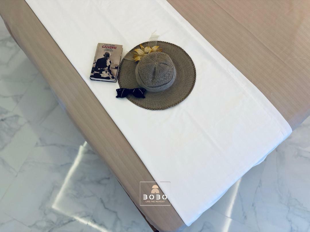 15 Chapeau + Lunette + Bookin.jpg