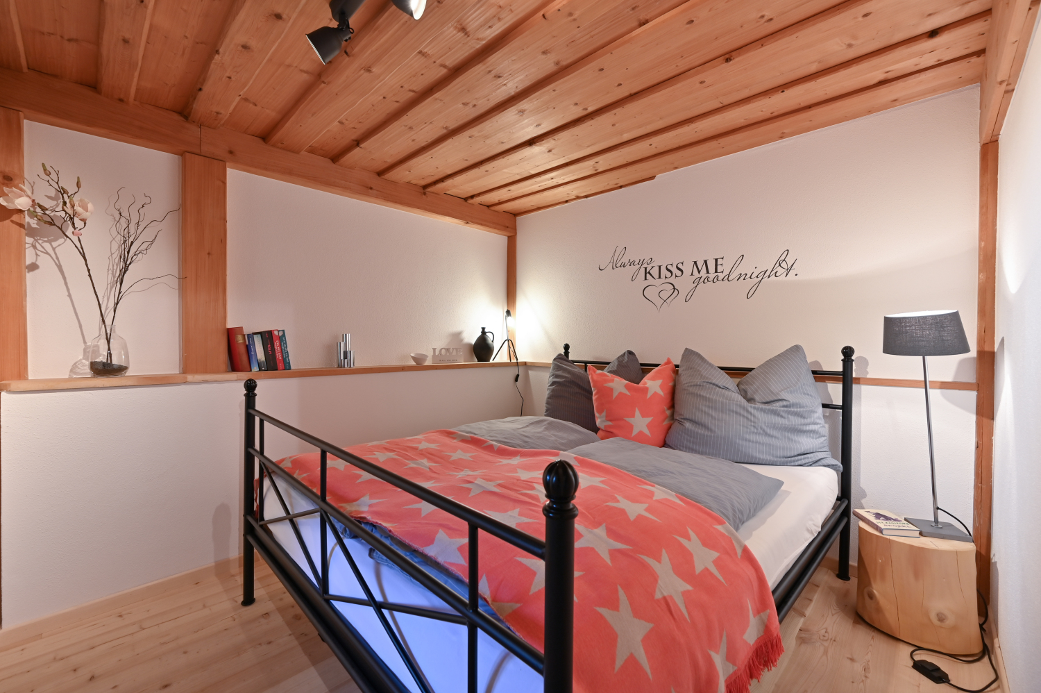 Traudl Schlafzimmer 1.jpg