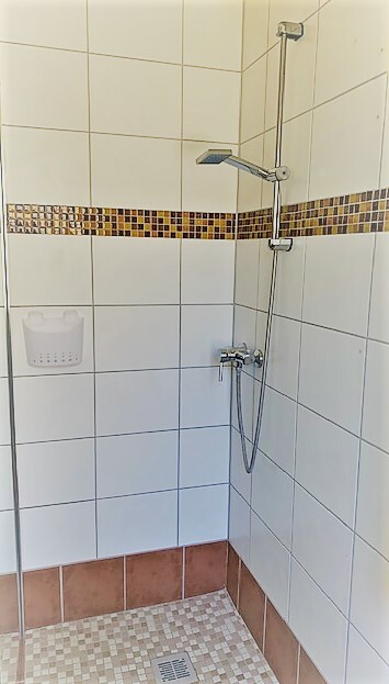 Dusche 1-1.jpg