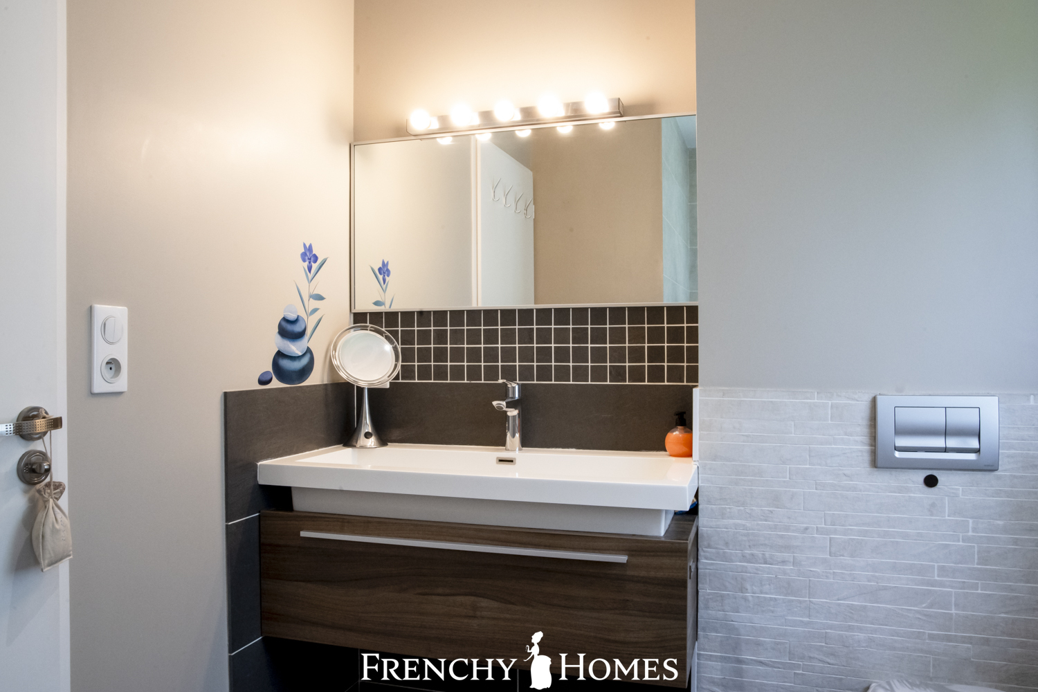 FrenchyHomes25Logo-365.jpg